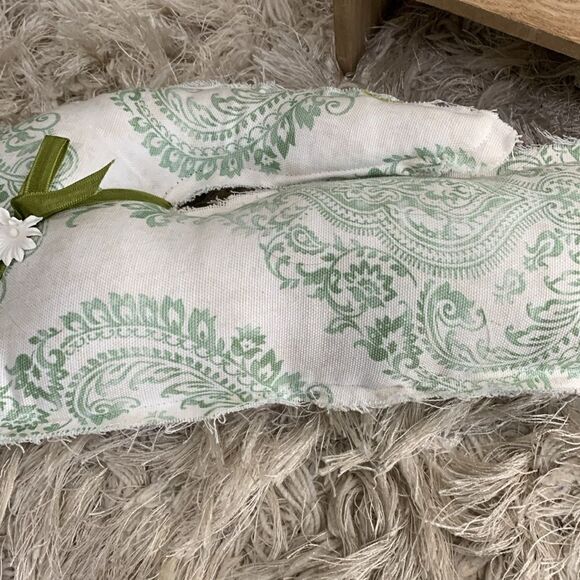 Handmade Cottage-core Country Distressed Edge Style Rabbit Throw Accent Pillow - Picture 3 of 16